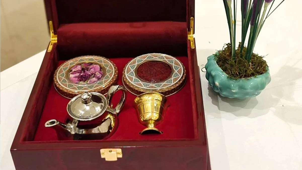 چرا خرید عمده زعفران برای عطاری بهصرفهتر است؟-زعفران خانواده